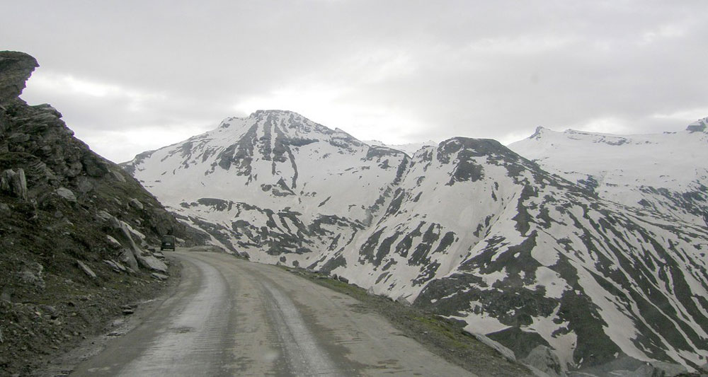 rohtang-pass-manali-india